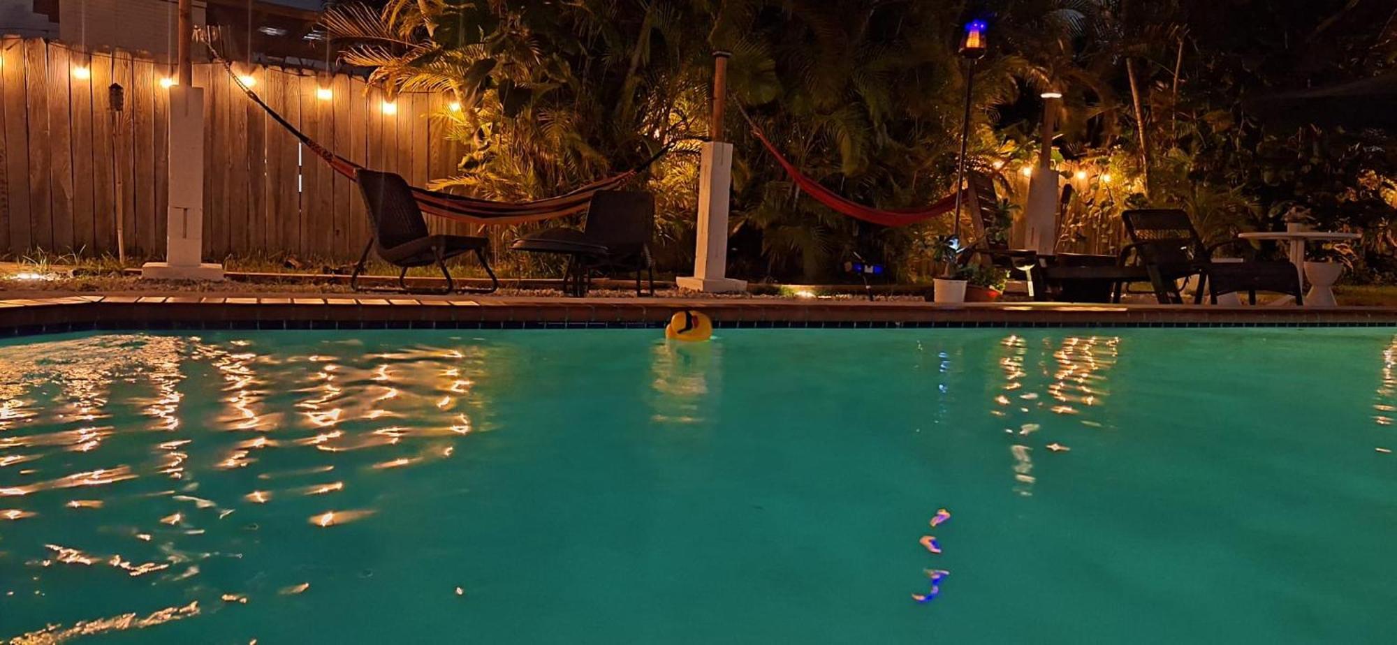 Pool House Resort Heated Swimming Pool Family Getaway Cutler Bay Exterior photo